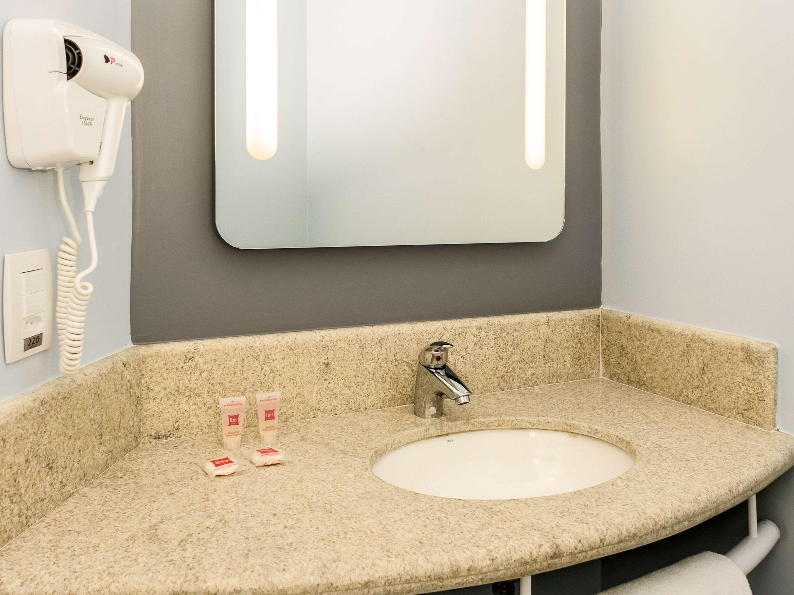 Ibis Manaus Aeroporto Hotell Eksteriør bilde
