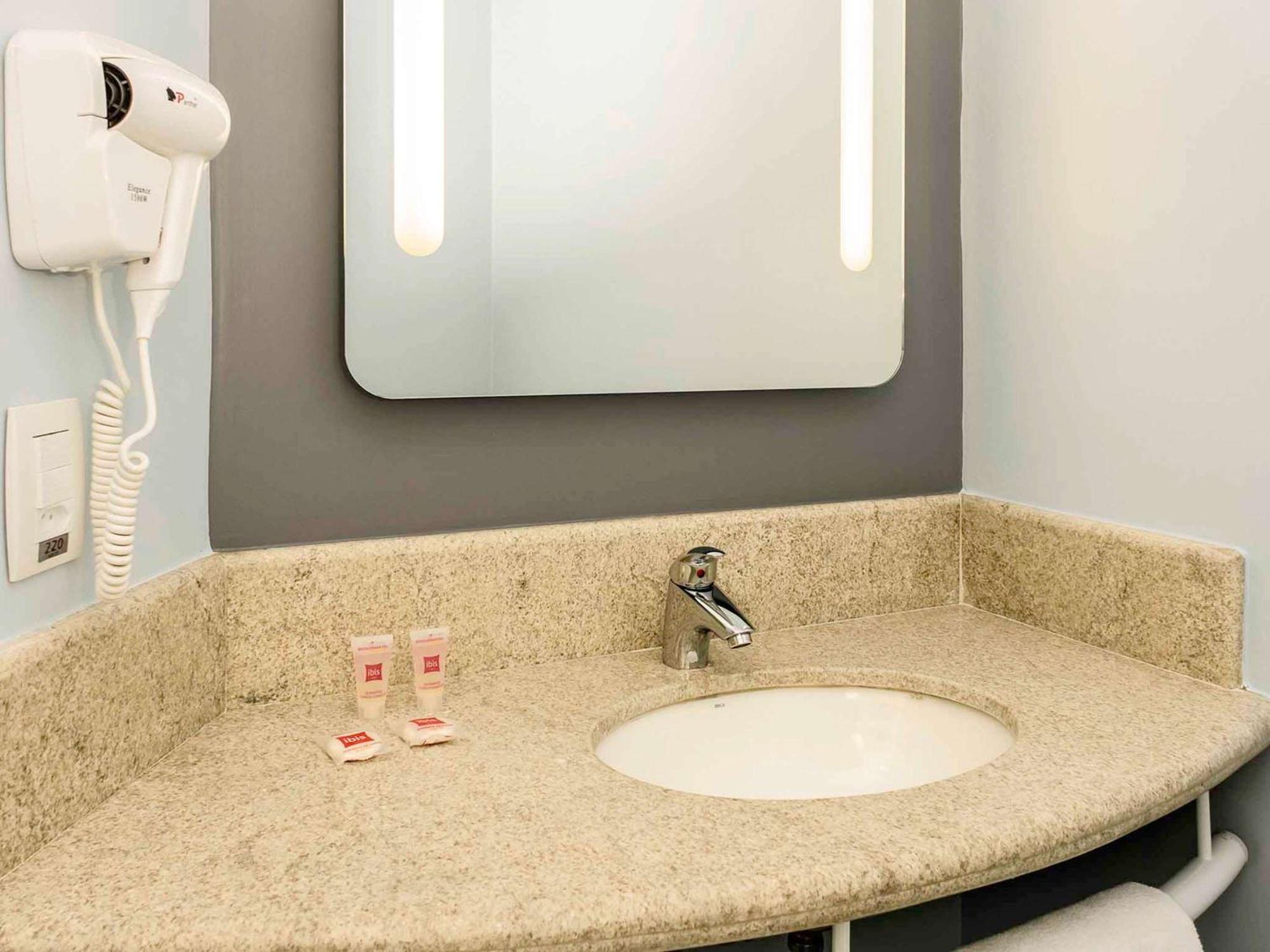 Ibis Manaus Aeroporto Hotell Eksteriør bilde